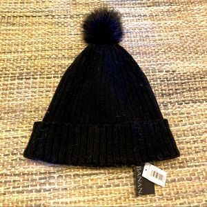 Banana Republic Pom Beanie. NWT